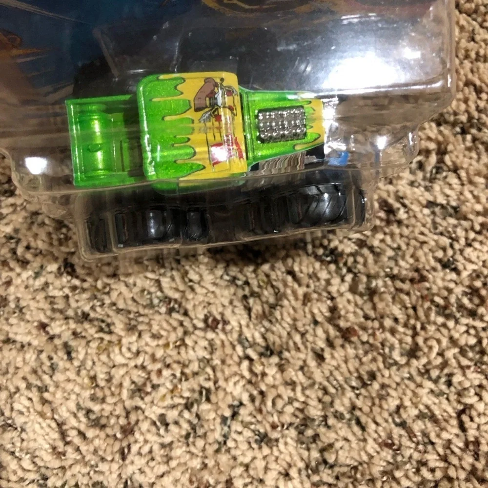 Hot Wheels Monster Trucks - Snack Pack HW Pizza Co. Truck - 1:64 Scale - NEW! - Picture 6 of 6